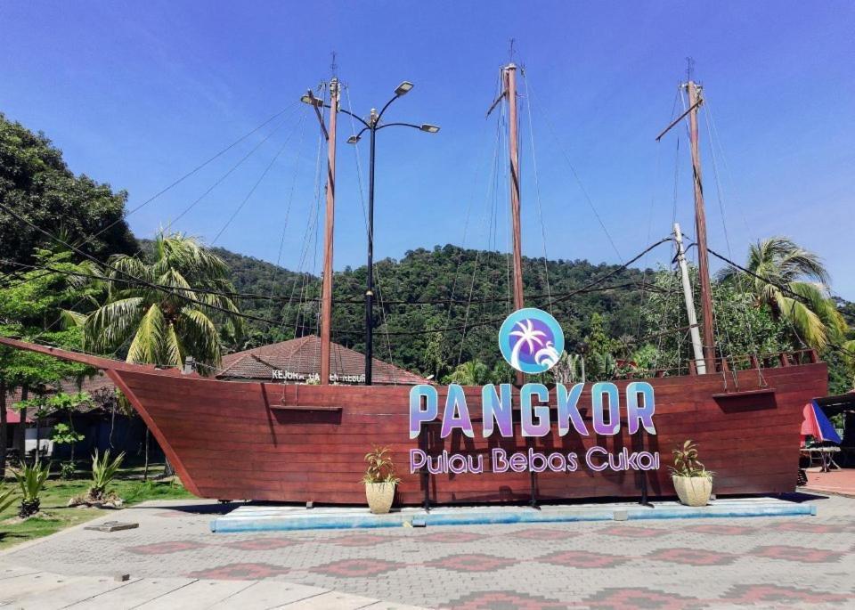 Hotel World Kids Fantasy Lumut Esterno foto