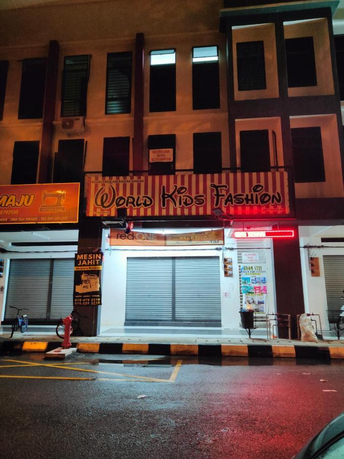 Hotel World Kids Fantasy Lumut Esterno foto